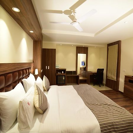 Hotel Amber Rudrapur Екстериор снимка