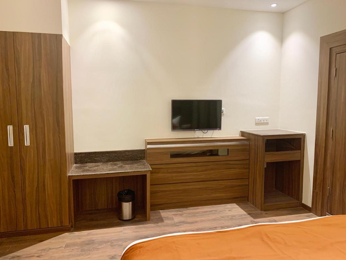 Hotel Amber Rudrapur Екстериор снимка