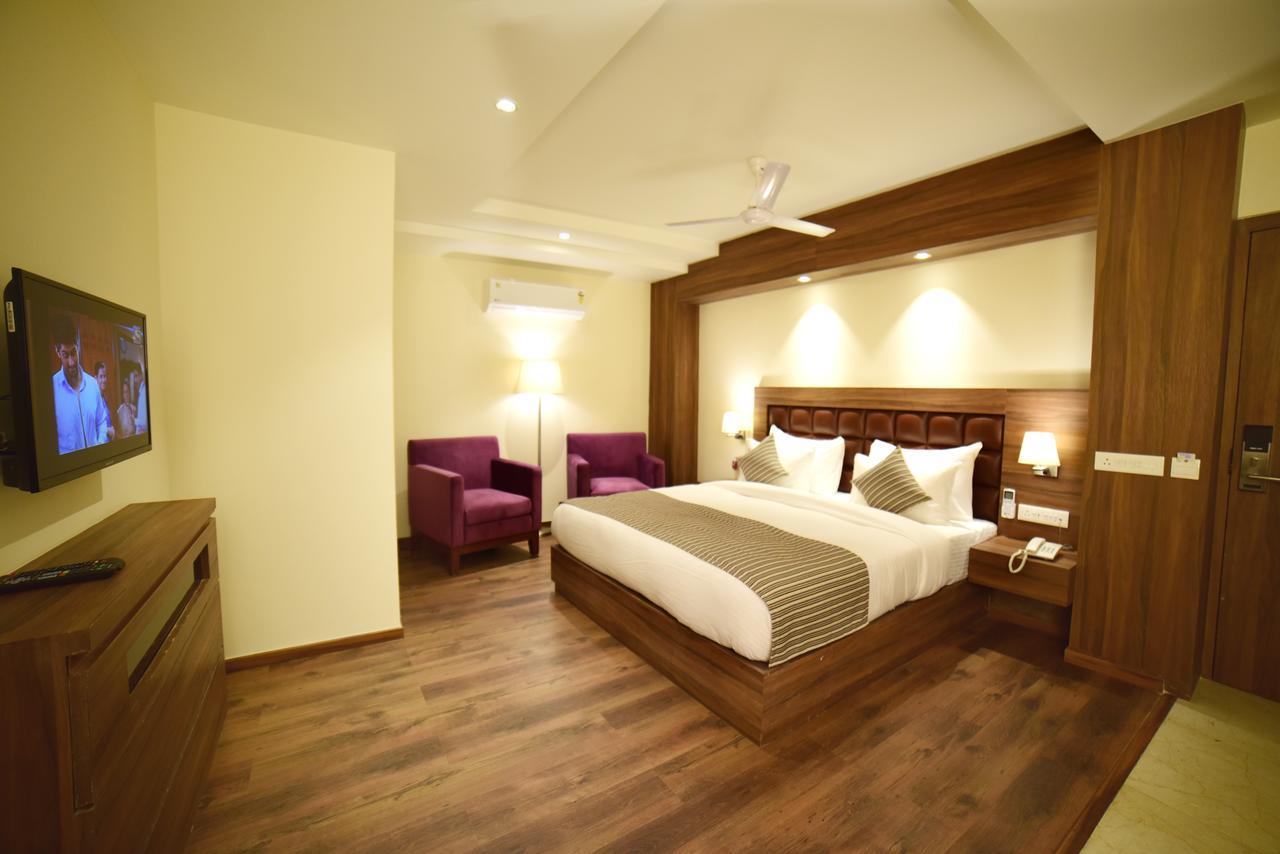 Hotel Amber Rudrapur Екстериор снимка