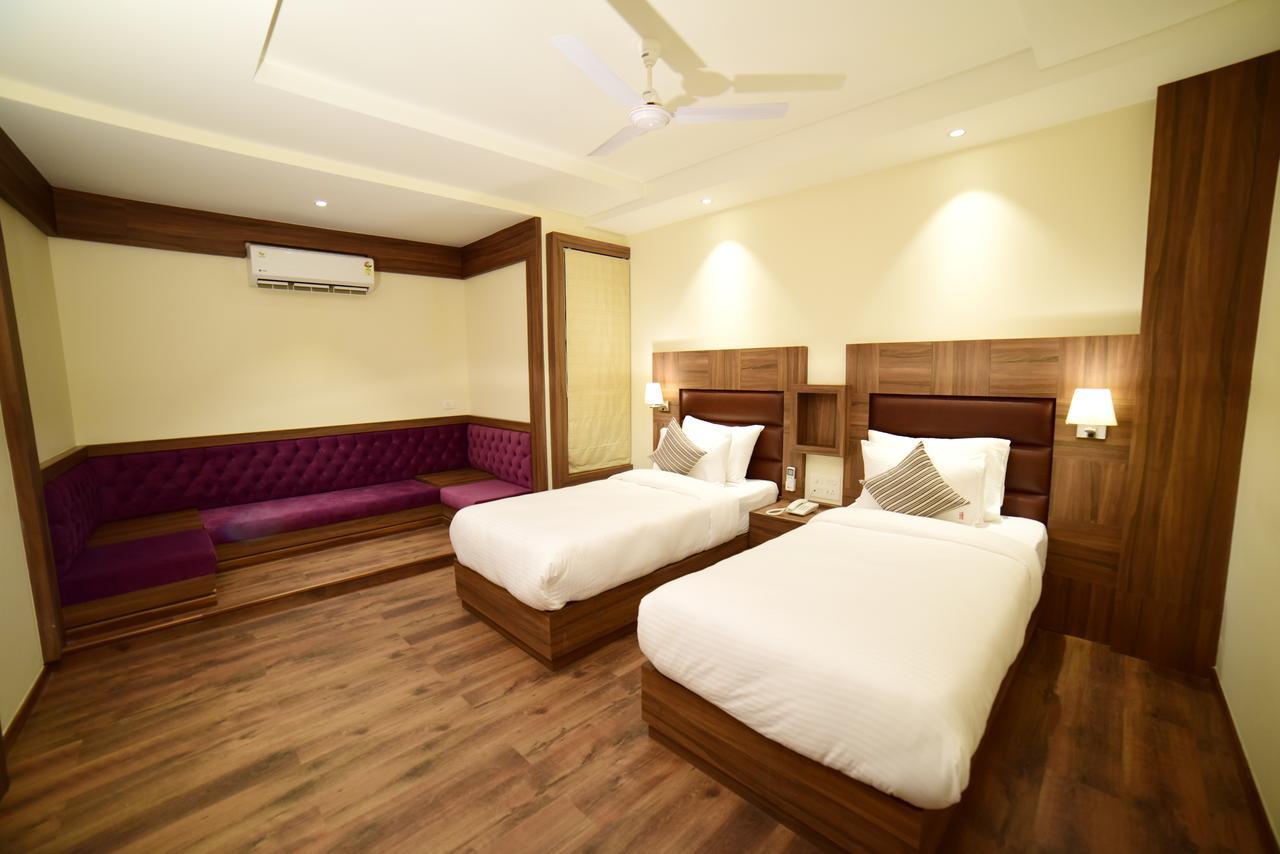 Hotel Amber Rudrapur Екстериор снимка