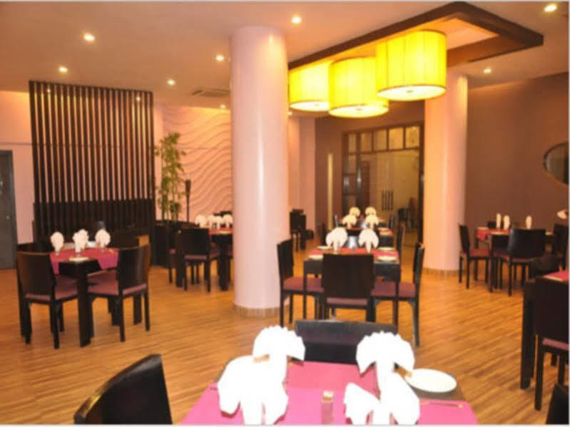 Hotel Amber Rudrapur Екстериор снимка