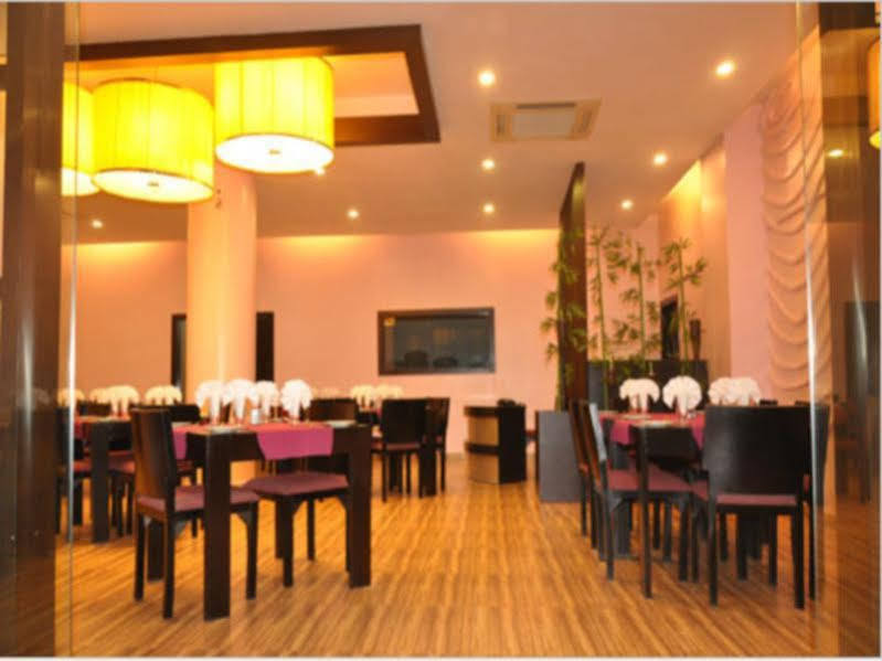 Hotel Amber Rudrapur Екстериор снимка