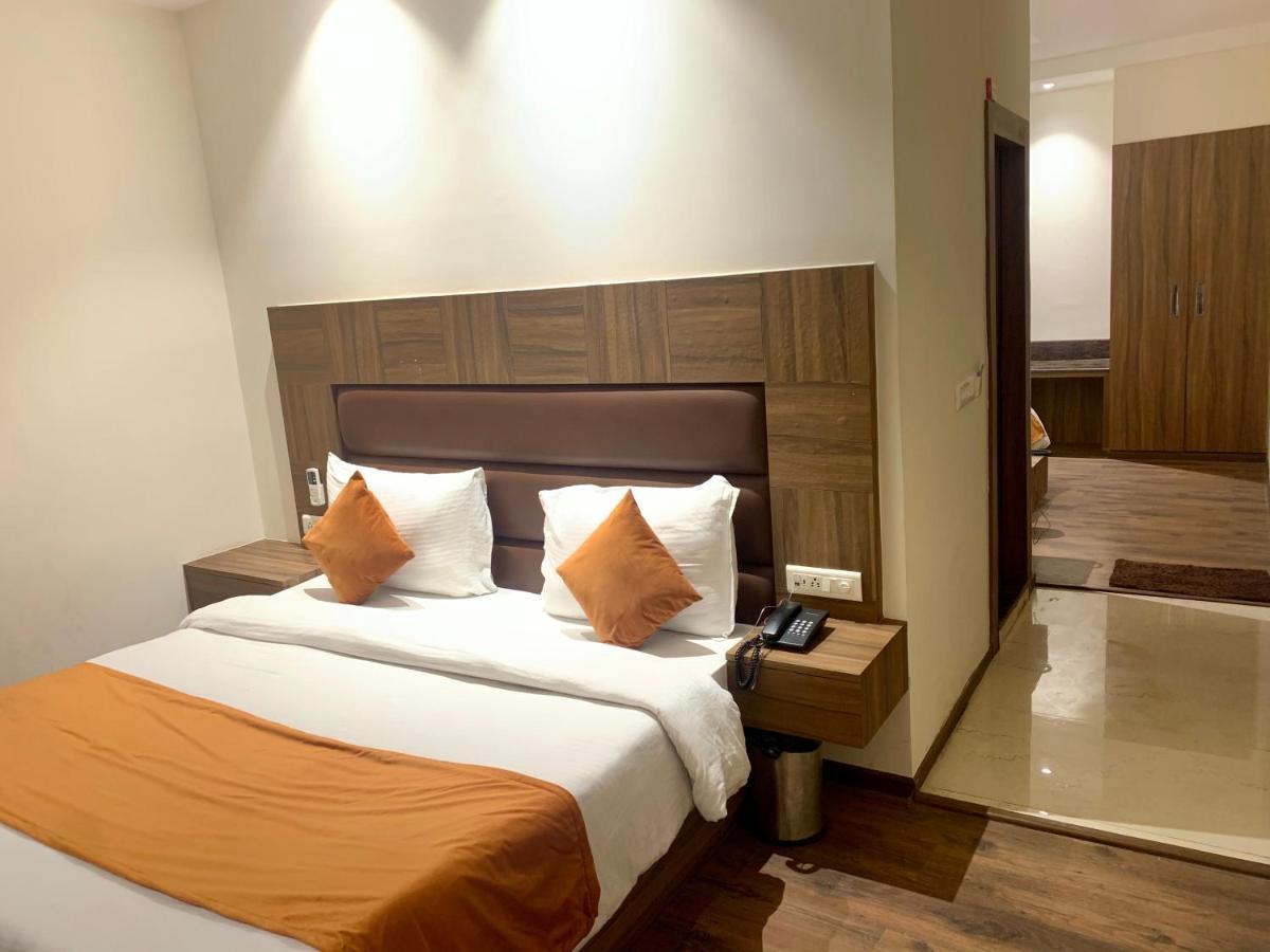 Hotel Amber Rudrapur Екстериор снимка