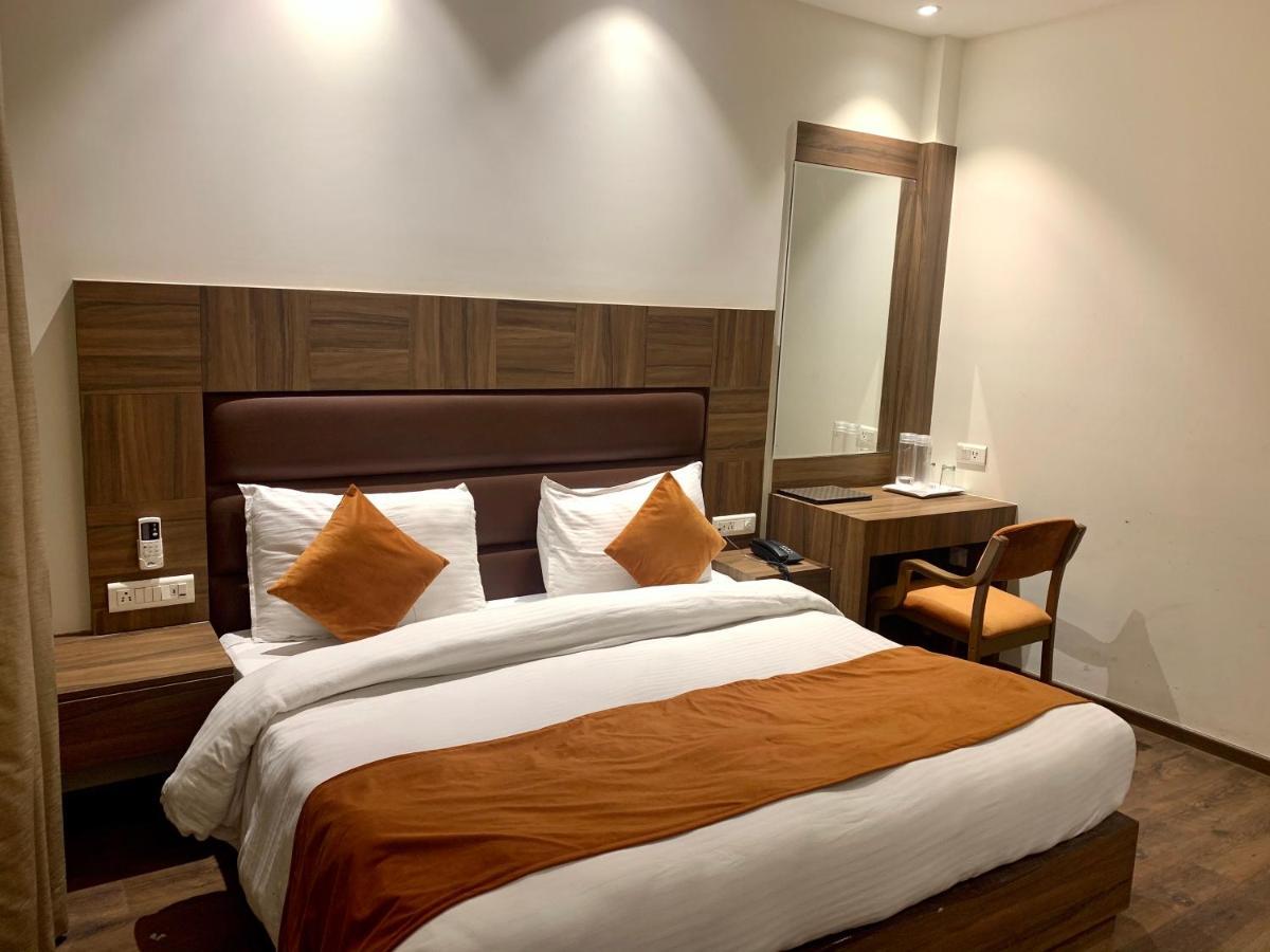 Hotel Amber Rudrapur Екстериор снимка