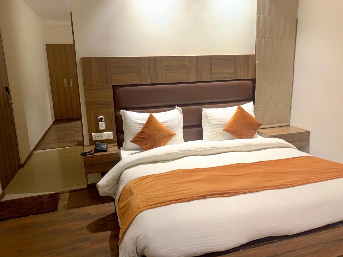 Hotel Amber Rudrapur Екстериор снимка