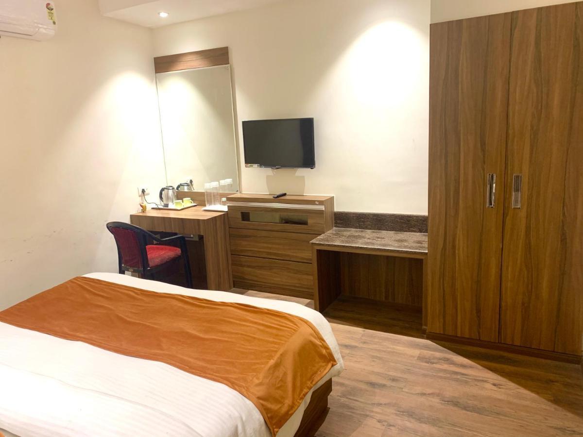 Hotel Amber Rudrapur Екстериор снимка